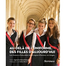 Livre "Au-delà de l'uniforme, des filles d'aujourd'hui"