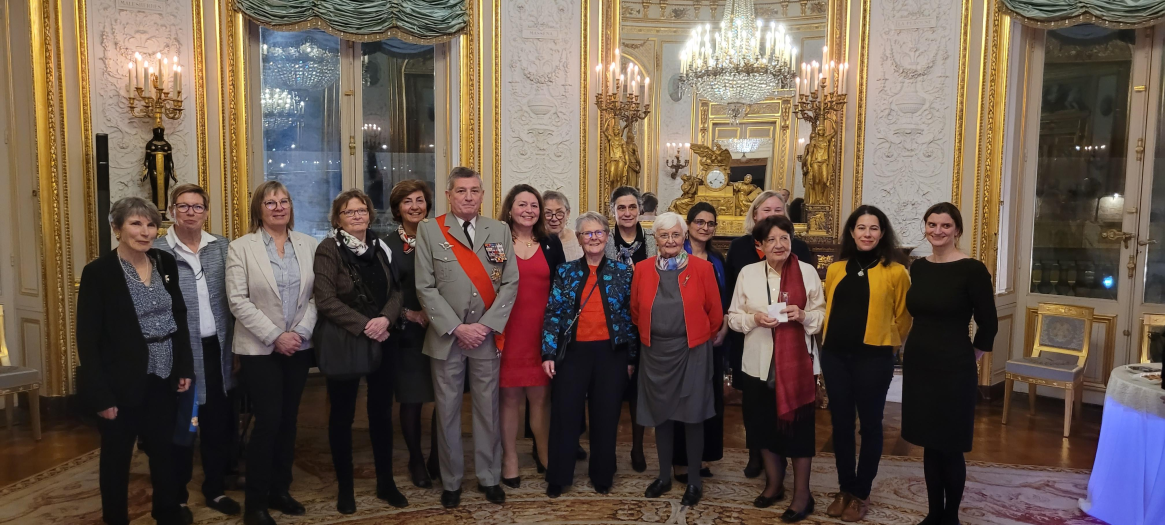 Suzanne Hugon, Isabelle Bachmann, Annick Simon, Marie-Caroline Hubert, Madame Puga, Monsieur le grand chancellier Benoît Puga, Marie-Laure Paris, Présidente, Perrine Caudron, Marie-France Durieux, Bénédicte de Parscau, Maryvonne Huet, Marianne Chabrier, Gwénaële Viaouët, Laure Blanchard, Sophie Coulomb et Murielle Delbec